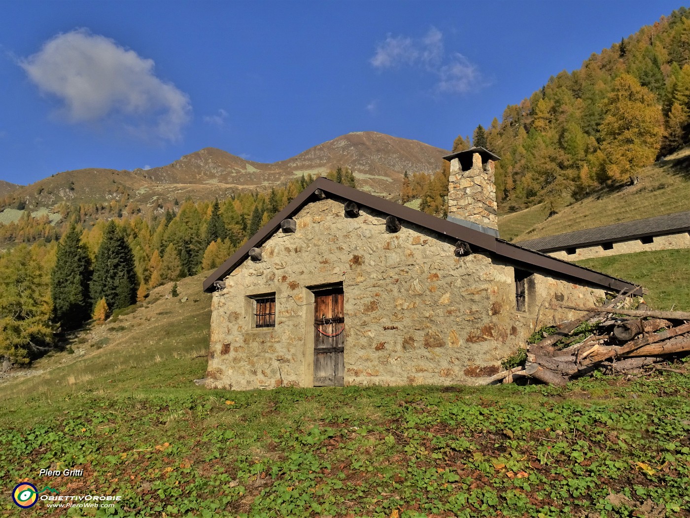 75 Breve discesa e alla Baita Nuova (1759 m) chiudiamo l'anello Arete-Valegino.JPG